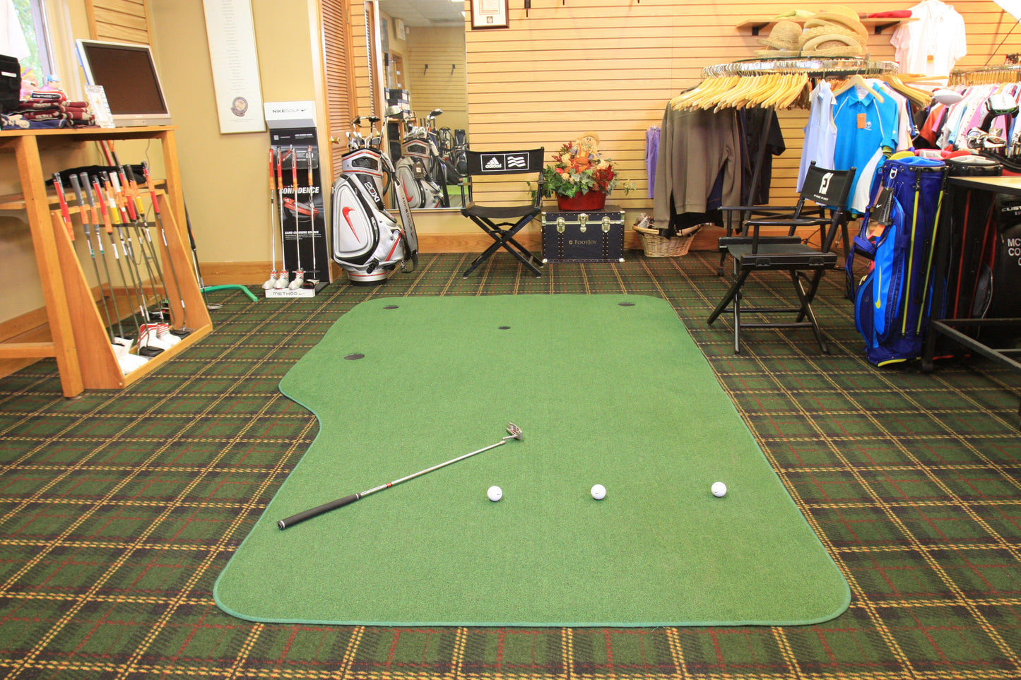 Big Moss Golf Country Club 6'x10' Indoor Putting Green